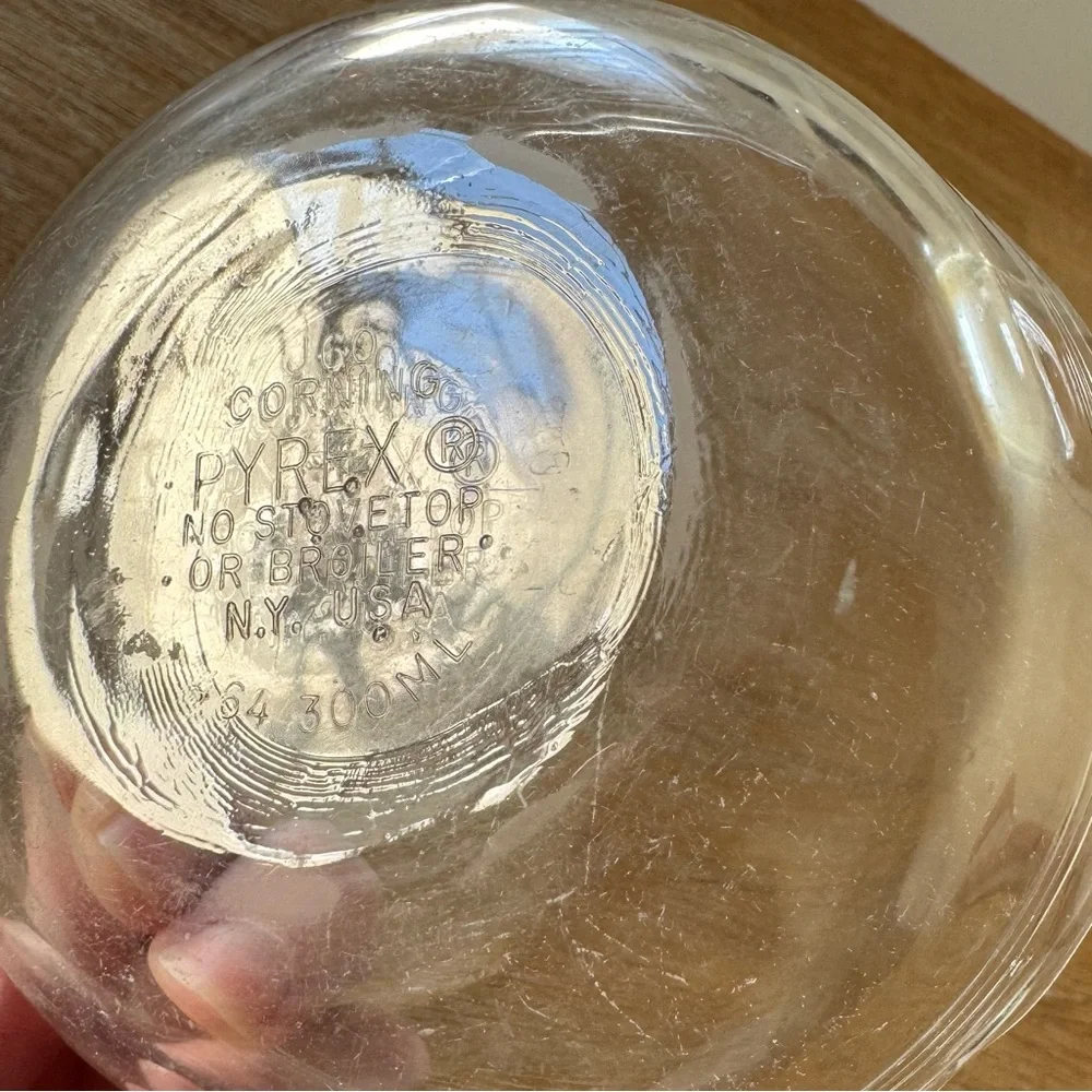 Vintage Pyrex Custard Bowl - Picture 5 of 5